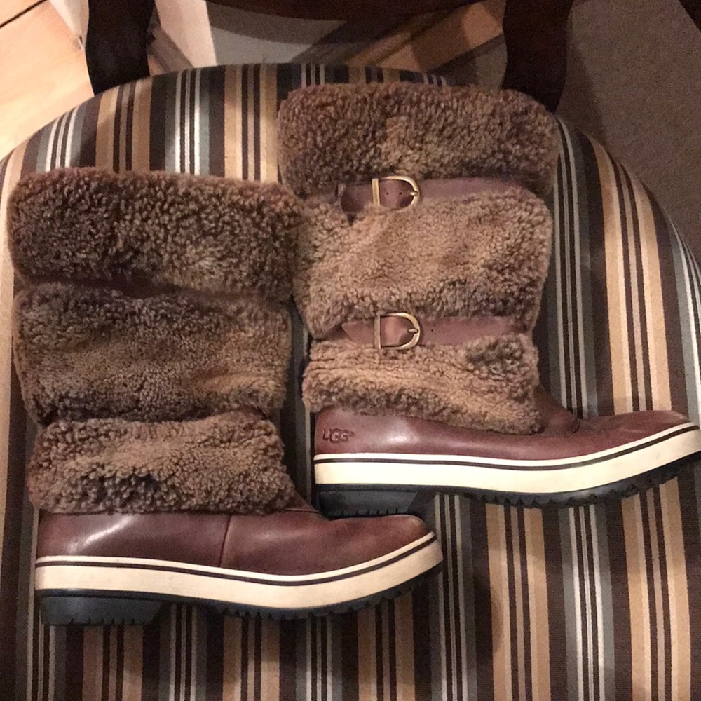 UGG WATERPROOF BOOTS.
